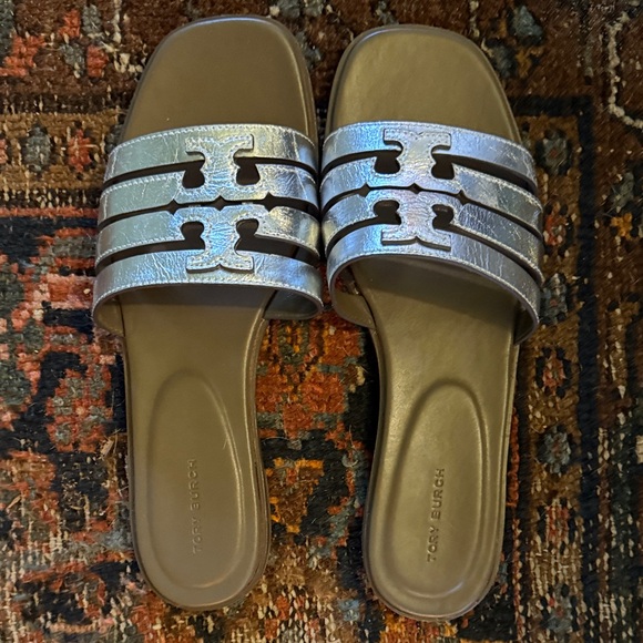 Tory Burch Metallic Silver Slide Sandals NWOT 8 1/2 - Picture 1 of 3